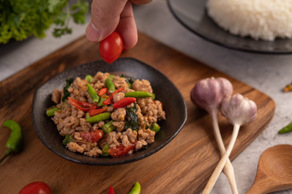 Healthy ground chicken stir-fry with vegetables served on lettuce wraps, perfect for weight loss and a balanced diet.